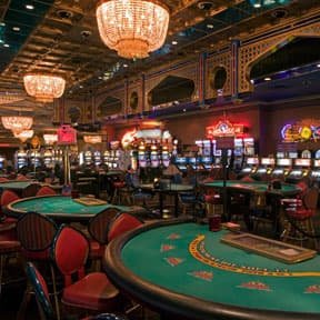 Filipino player browsing jljl33 sports and casino categories on mobile
